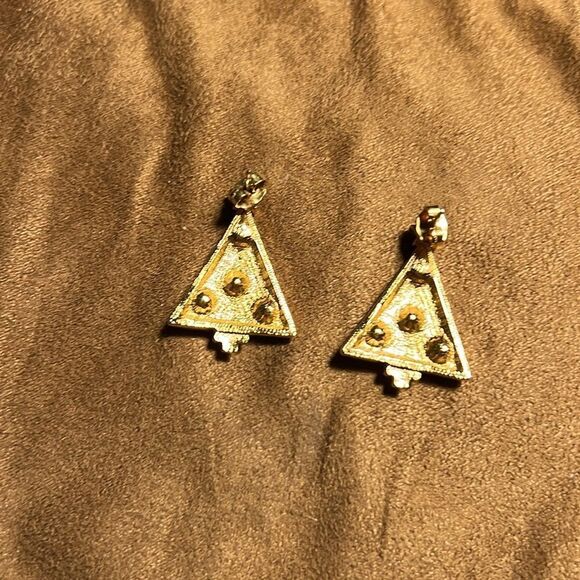 Vintage Avon Gold Christmas tree pierced earrings. - Picture 3 of 4